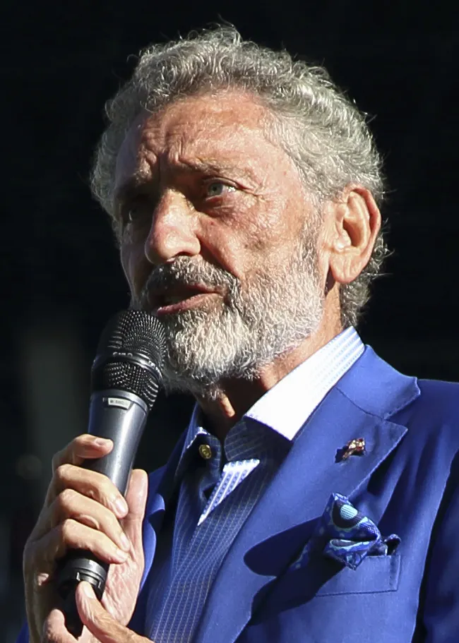 Portrait of Carlos Mouriño