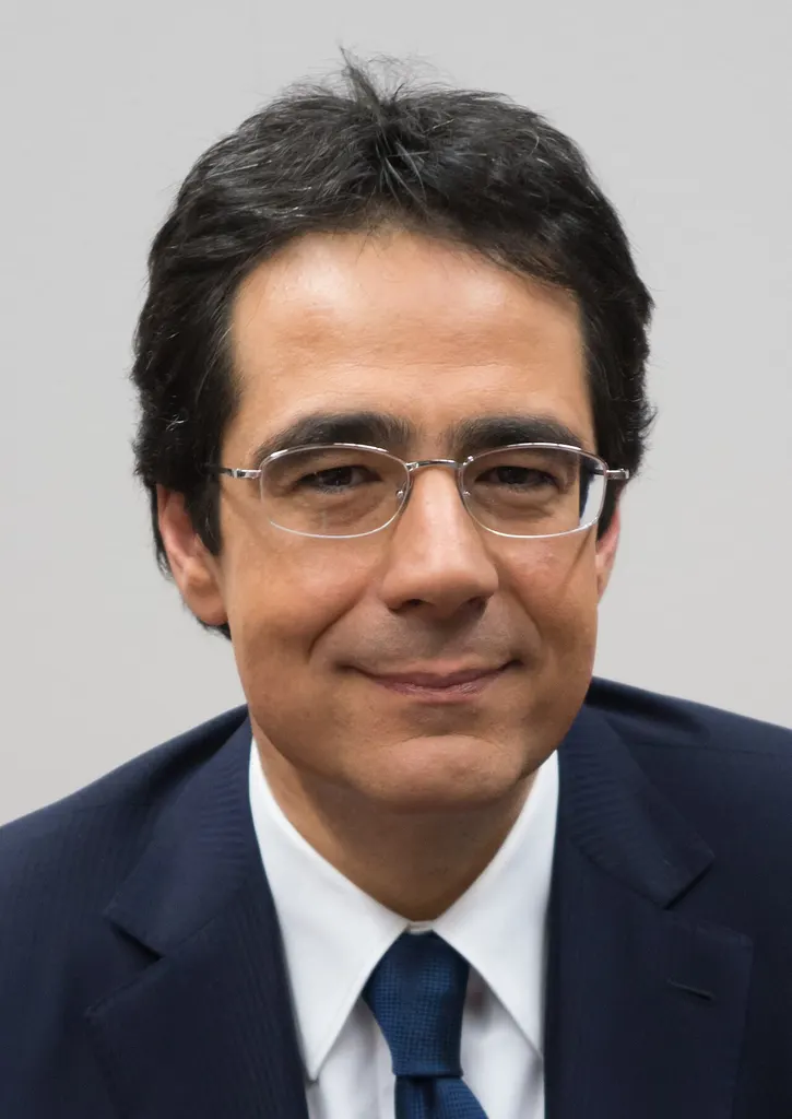 Portret van Darius Rochebin
