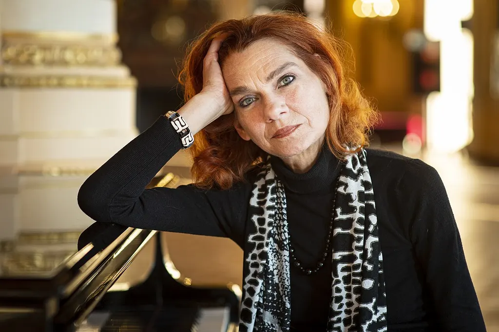 Portrait of Aslı Erdoğan