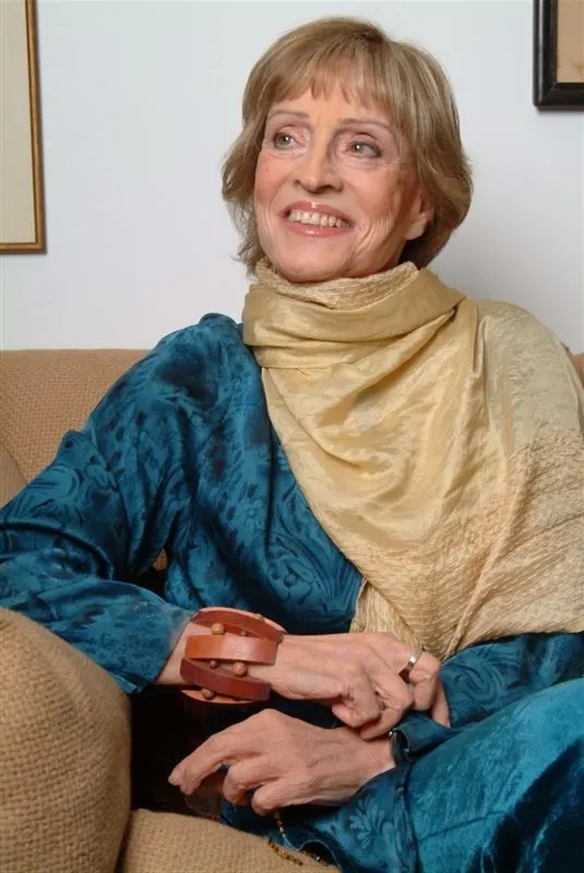 Portrait of Dvora Omer