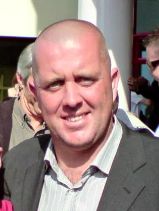 Portret van Julian Dicks