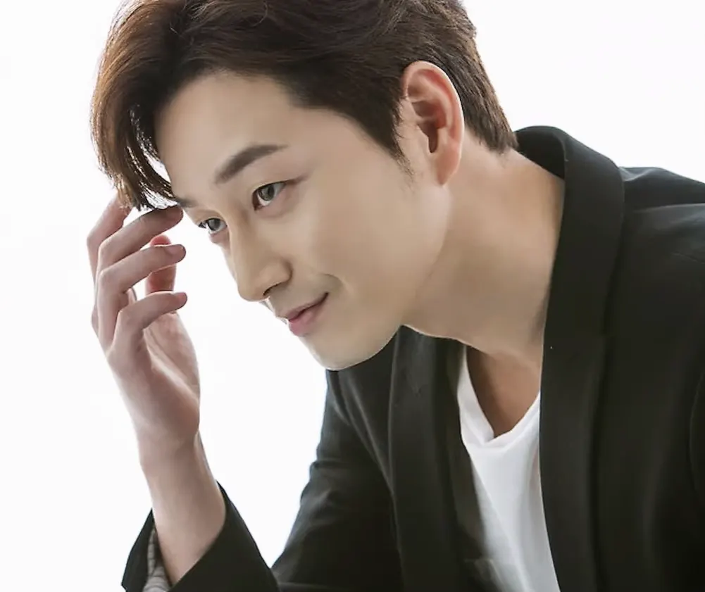 Portrait of Lee Hyun-wook